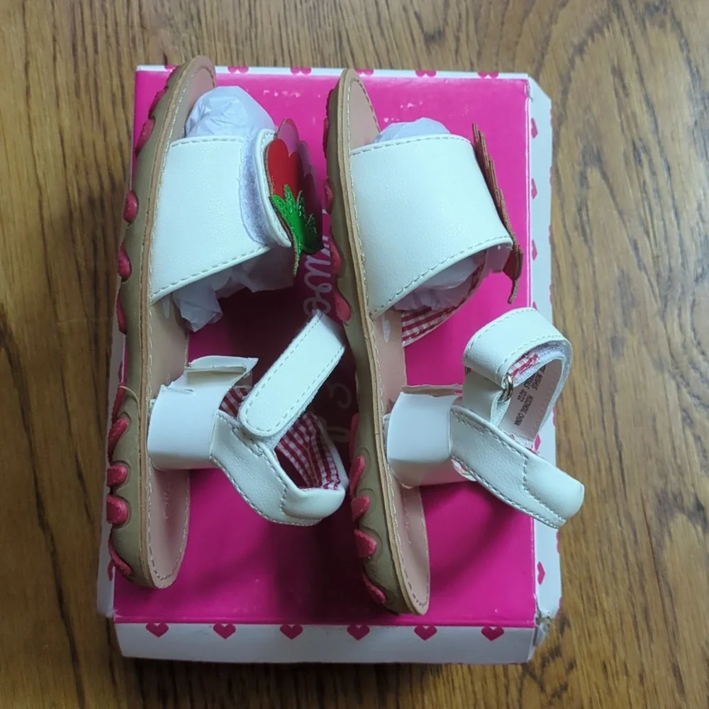 NIB Olive & Edie Lil' Sweetie Sandal Strawberry Appliqué Shoe Size 8T